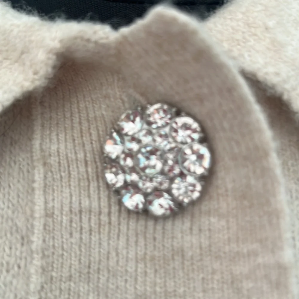 H &M top size XS, roomy top. Gorgeous Rhinestone buttons. Washable - Picture 2 of 3